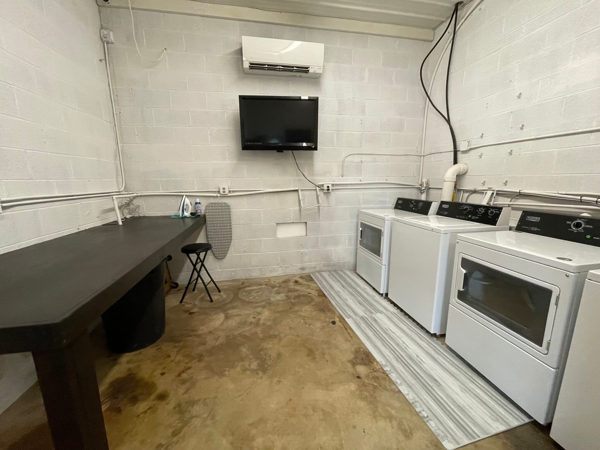 Laundry room - 475 S Hickory St