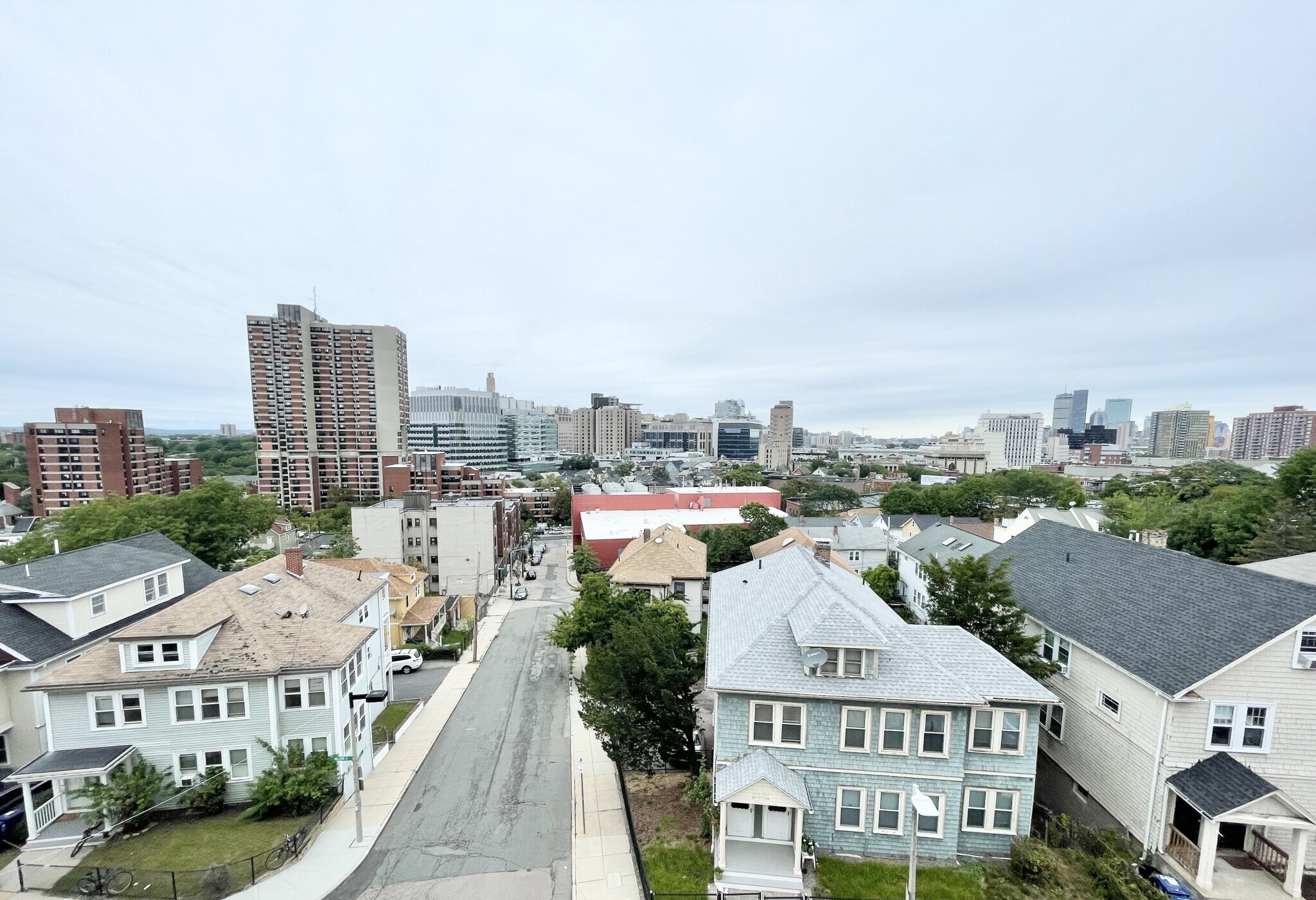 Building Photo - 178 Hillside St