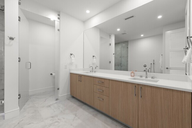 Building Photo - 2425 Peachtree Rd NE