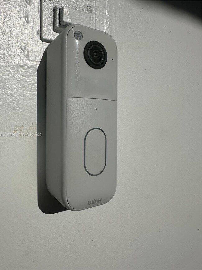 Building Photo - 1860 Venice Park Dr