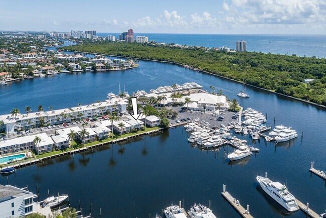 Building Photo - 2760 Yacht Club Blvd