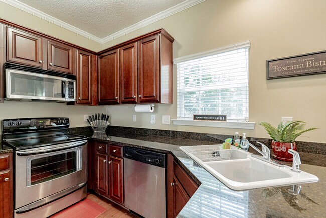 Building Photo - Furnished Rental Utilities included