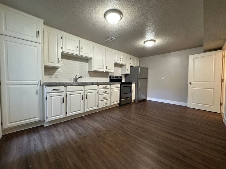 Kitchen - 2647 S Jasper St