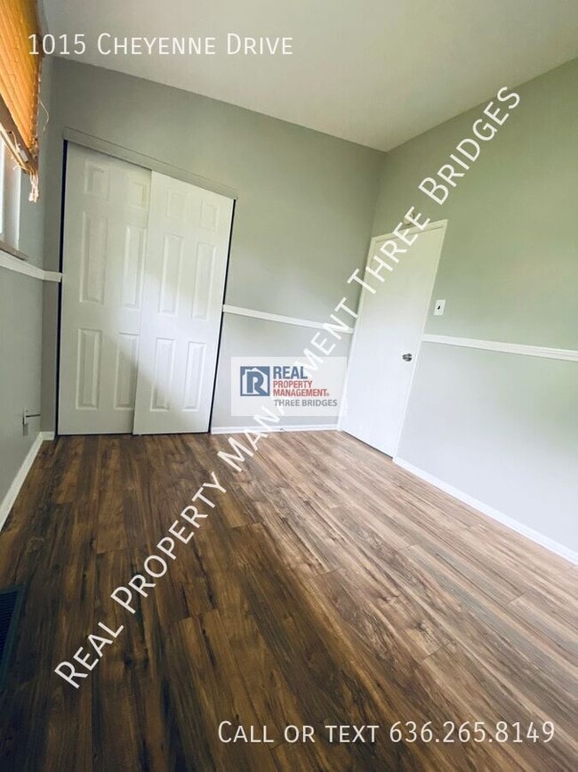 Building Photo - 1015 Cheyenne Dr