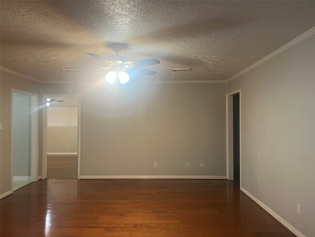 Building Photo - 11107 Sageking Dr