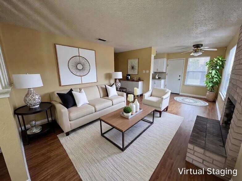 Building Photo - 2208 Hunt Dr