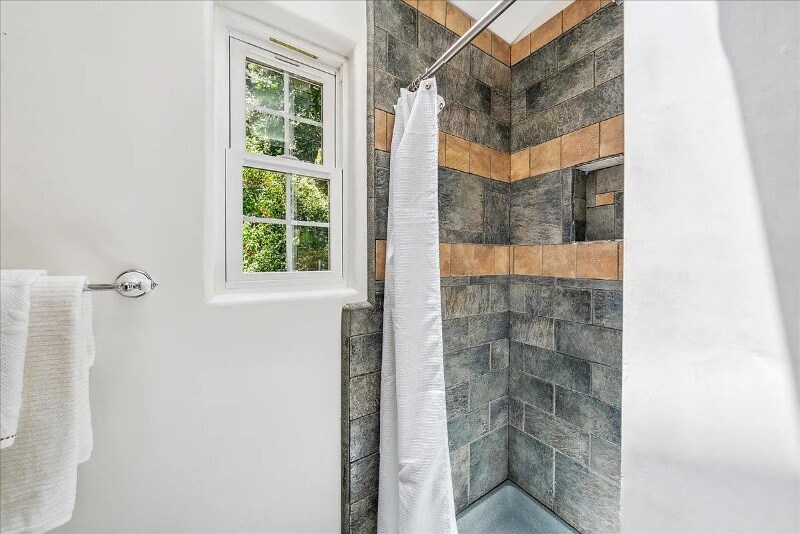 Building Photo - 11 Southbank Rd