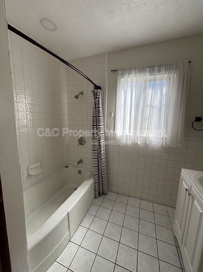 Building Photo - 1408 E 142nd St