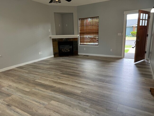 Building Photo - Single level home
