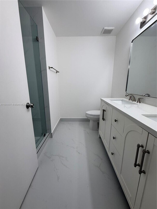 Building Photo - 1601 Sorrento Dr