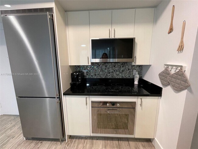 Building Photo - 92 SW 3rd St