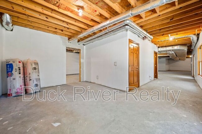 Building Photo - 1963 TN-166