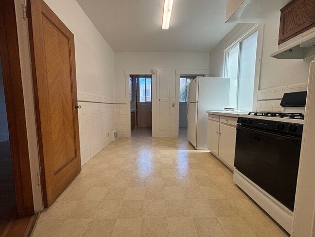 Building Photo - Single Family Home in Mission Terrace