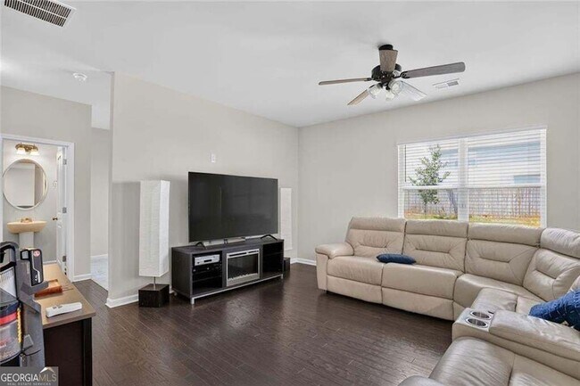 Building Photo - 616 Blue Ash Ct