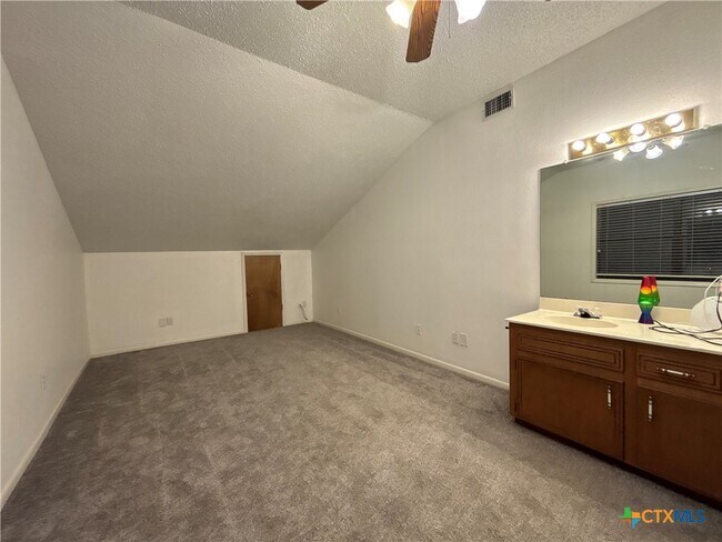 Building Photo - 205 Magdalena Dr