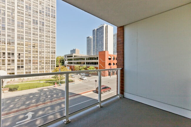 Building Photo - 1552 N North Park Ave