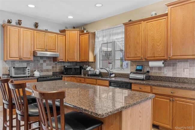 Building Photo - 17 Waring Dr