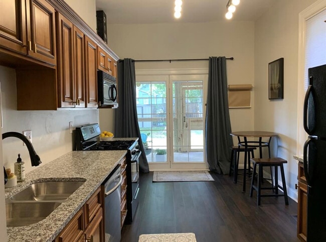 Building Photo - 223 Congress Ave