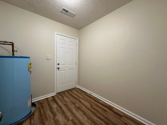 Building Photo - 328 Brookside Ct