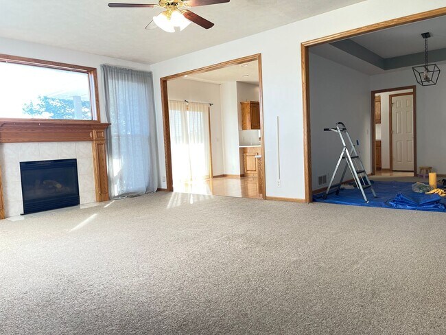 Building Photo - Northwest Omaha Gem: 2,700 Sq Ft, 3-Bedroom, Walk-Out Finished Basement, Fenced Yard, 3-Car Garag...