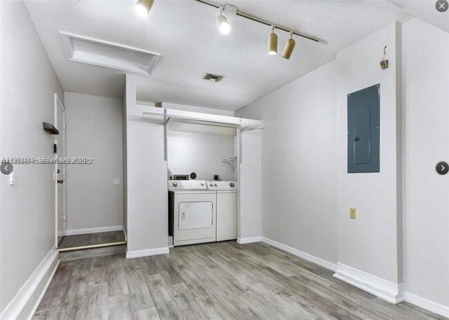 Building Photo - 1213 SW 46th Way