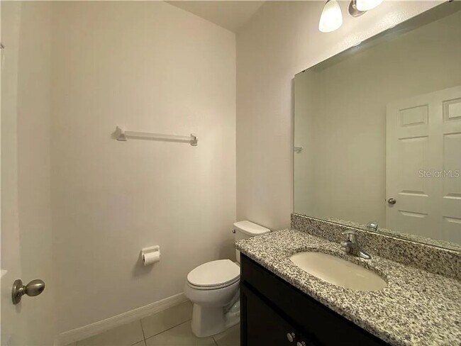 Building Photo - Beautiful End Unit Townhome Near Lake Nona...