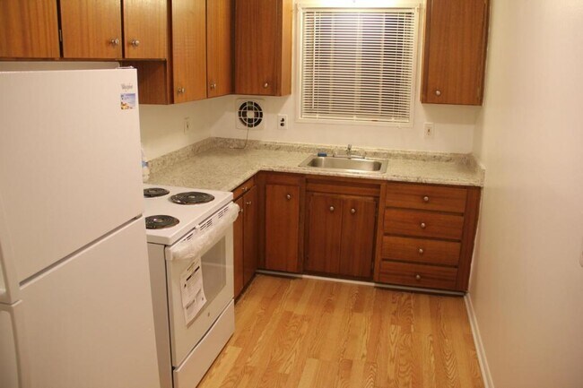 Building Photo - 6889 Country Lane