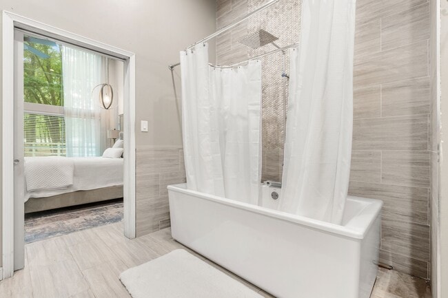 Building Photo - 15058 Lake Paula Dr