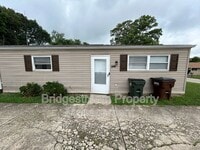 Building Photo - 244 Forest St