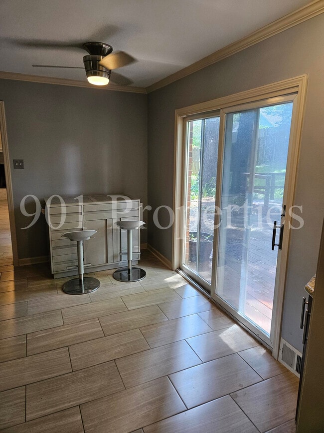 Building Photo - 8595 Riverchase Dr