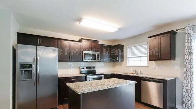 Building Photo - 1525 Lilly Springs Pl