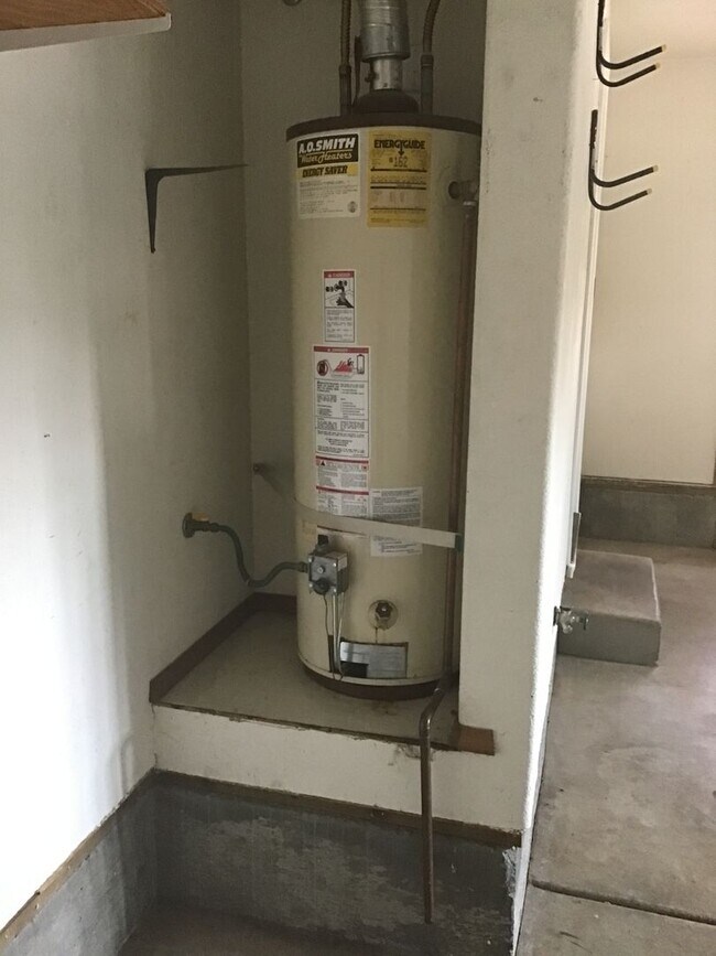 Building Photo - Quiet Peaceful 3 bedroom 2 bath Single Level home located in Central Point