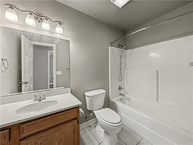 Building Photo - 3803 SW Carriageway Ave