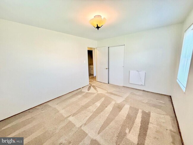 Building Photo - 6219 Yellowstone Dr