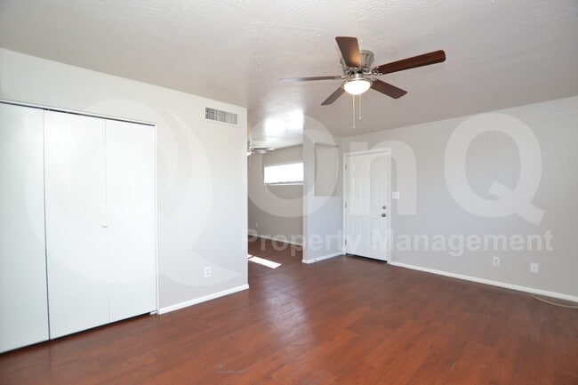 Primary Photo - 1934 W Village Dr