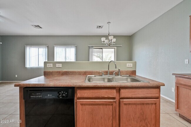 Building Photo - 7409 N Solano Dr