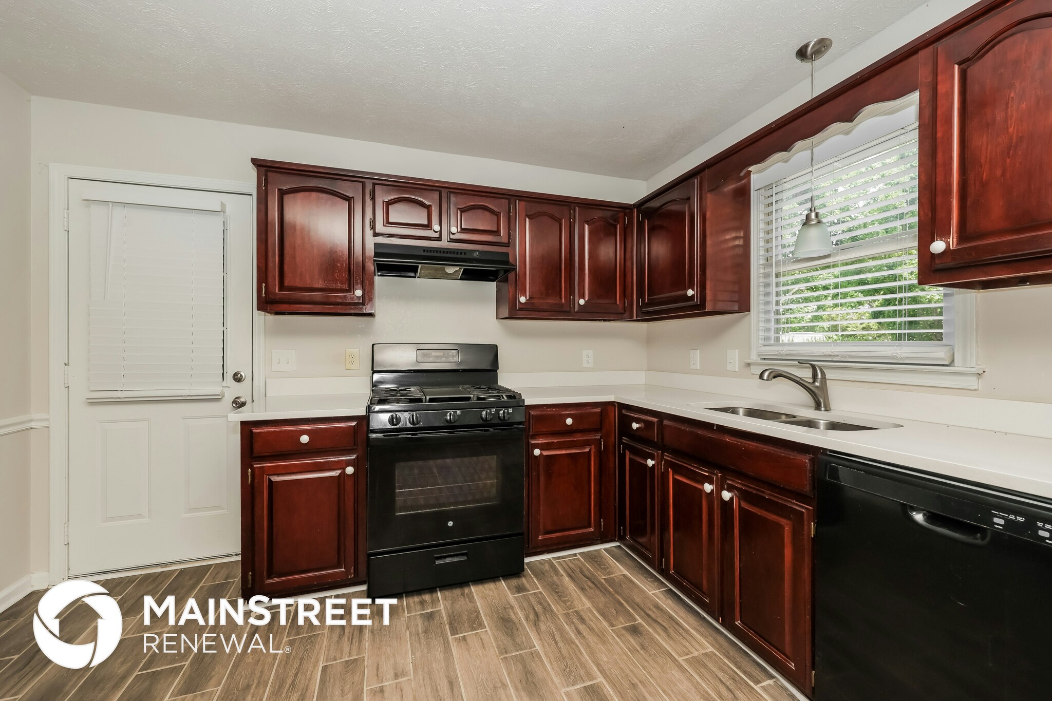 Building Photo - 4930 Cloverhill Dr