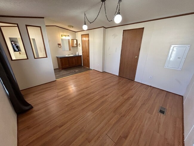 Building Photo - 3 Bed 2 Bath Updated Mobile Home w/ Fenced Yard & Many Amenities
