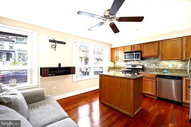 Building Photo - 610 Jefferson St NW