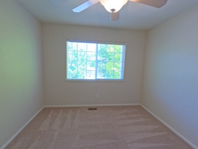 Building Photo - 2215 Harvest St