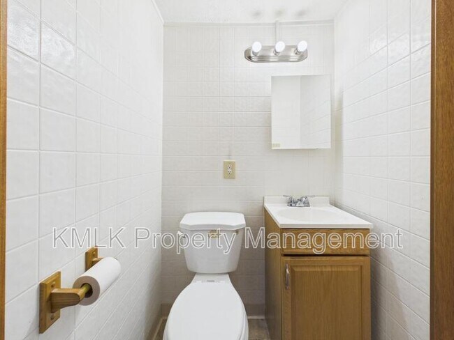 Building Photo - 444 7th St