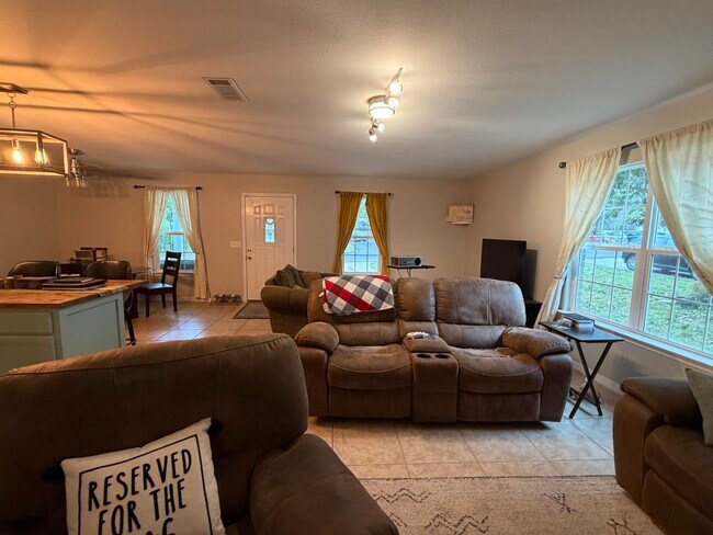 Building Photo - 138 Adams St