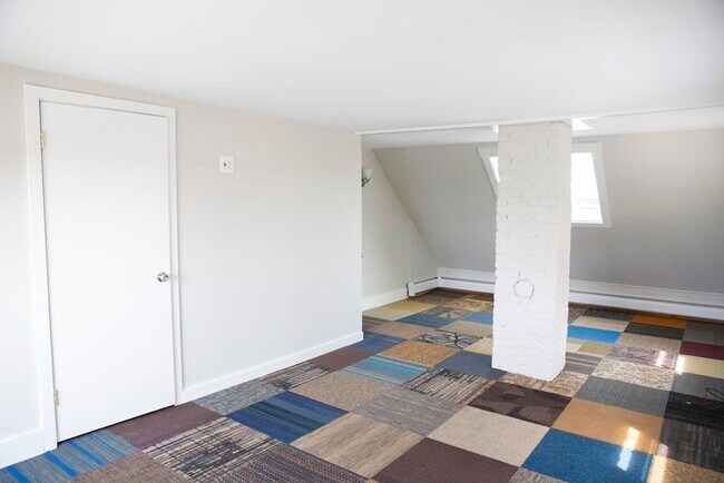 Building Photo - 43 Beacon St