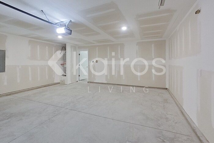 Building Photo - 127 Inez Ave