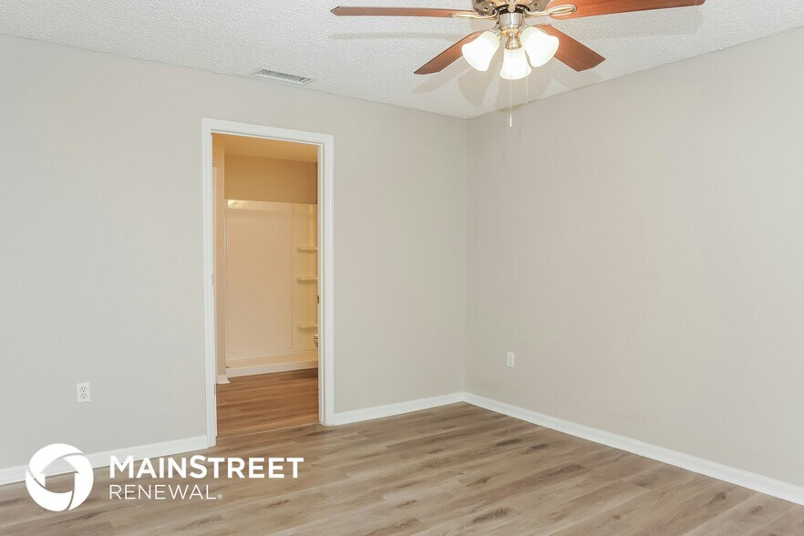 Building Photo - 430 Almansa St NE