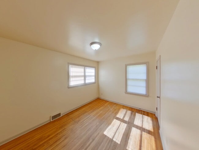 Building Photo - Charming 2BR Rental | Fenced Backyard | Basement