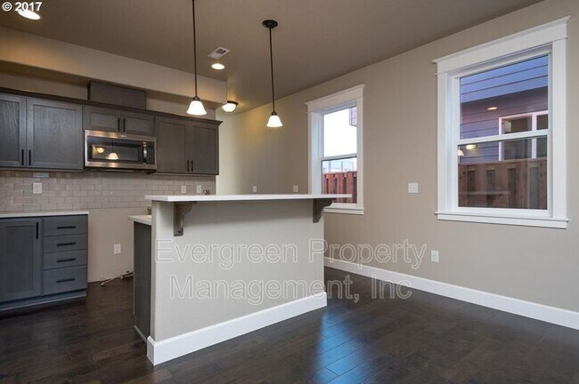 Building Photo - 7014 N Fessenden St