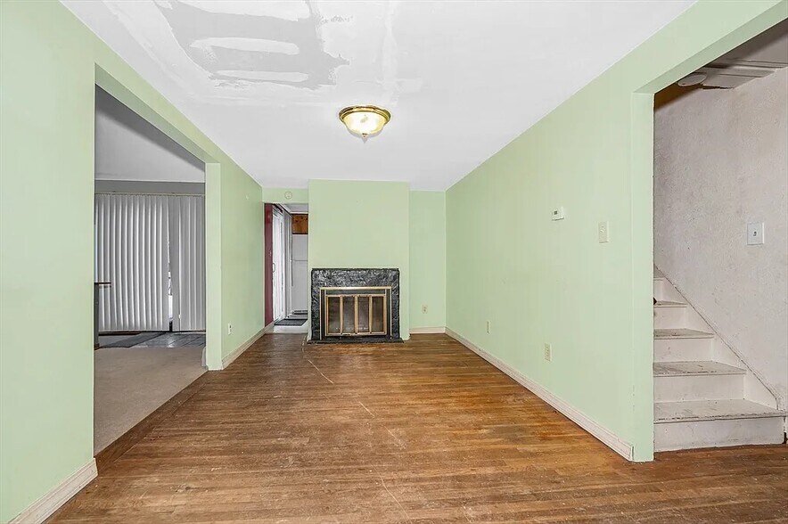 Building Photo - 126 Groton Rd