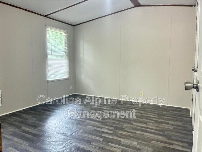 Building Photo - 517 Skylark Ln