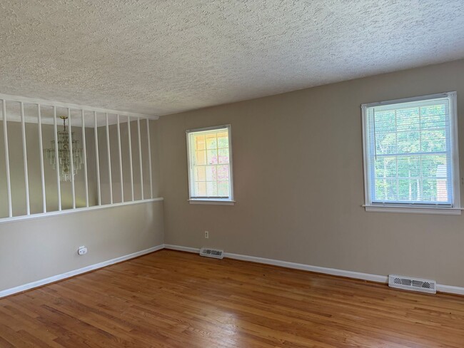 Building Photo - 64 Maybrook Dr